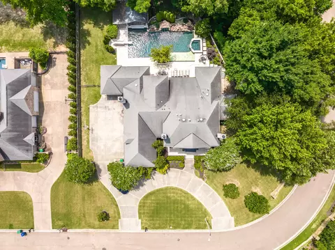 9039 N Hollybrook Ln N, Germantown, TN 38138