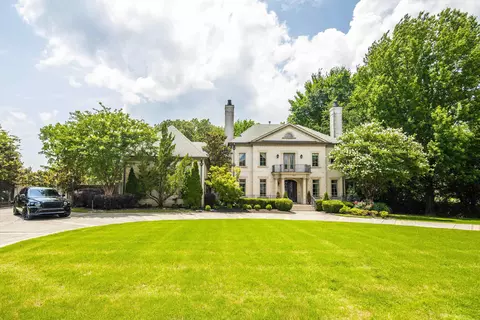 9039 N Hollybrook Ln N, Germantown, TN 38138