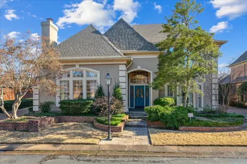 962 E Riverwalk Dr, Memphis, TN 38120