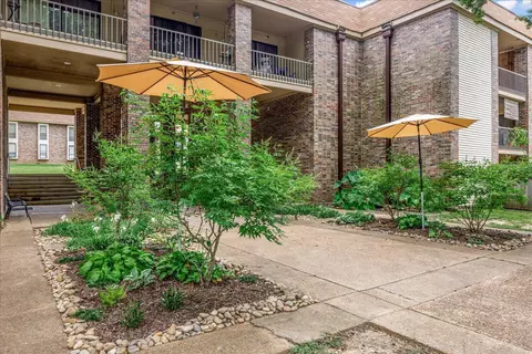 1855 W Poplar Woods Cir #301, Germantown, TN 38138