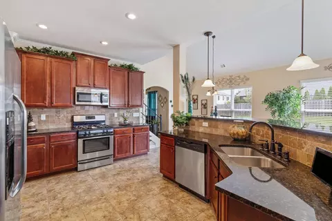 Kitchen - 4588 Craddle Hill Dr, Arlington, TN 38002 photo 2 of 2