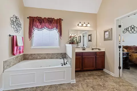 Entry Way - 4588 Craddle Hill Dr, Arlington, TN 38002 photo 4 of 8
