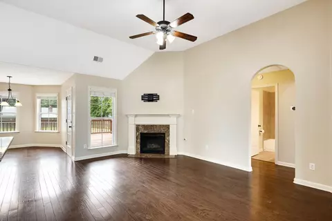 Living - 379 Shelton Rd, Collierville, TN 38017 photo 3 of 4