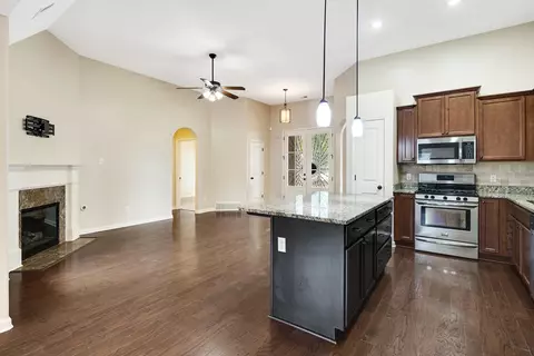 Living - 379 Shelton Rd, Collierville, TN 38017 photo 4 of 4