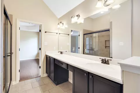 Bath - 379 Shelton Rd, Collierville, TN 38017 photo 3 of 4
