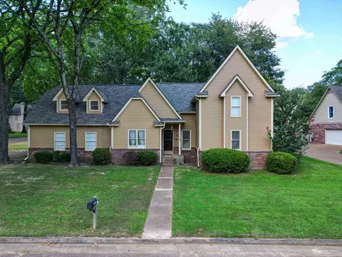 510 Old Oak Ln, Collierville, TN 38017