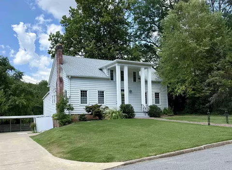 Exterior - 323 Crescent Ave, Jackson, TN 38301 photo 2 of 11