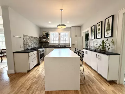 Kitchen - 323 Crescent Ave, Jackson, TN 38301 photo 2 of 4