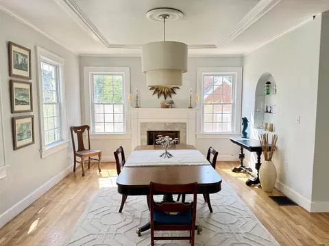 Dining - 323 Crescent Ave, Jackson, TN 38301 photo 1 of 2