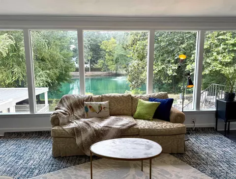Living - 323 Crescent Ave, Jackson, TN 38301 photo 1 of 1