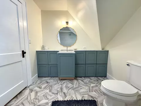 Bath - 323 Crescent Ave, Jackson, TN 38301 photo 3 of 4