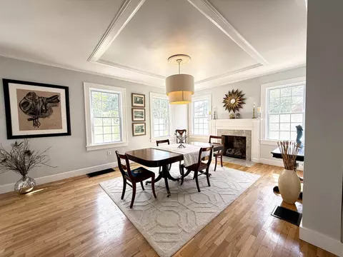 Dining - 323 Crescent Ave, Jackson, TN 38301 photo 2 of 2