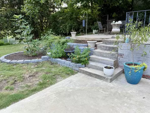 Exterior - 323 Crescent Ave, Jackson, TN 38301 photo 8 of 11