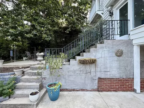 Exterior - 323 Crescent Ave, Jackson, TN 38301 photo 9 of 11