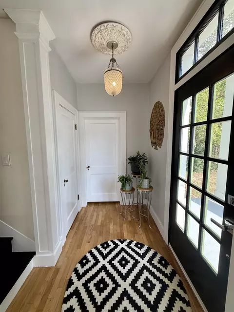Entry Way - 323 Crescent Ave, Jackson, TN 38301 photo 1 of 3