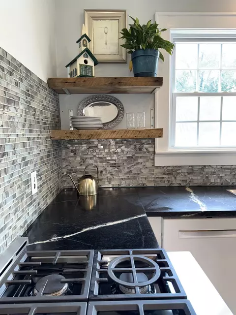 Kitchen - 323 Crescent Ave, Jackson, TN 38301 photo 4 of 4