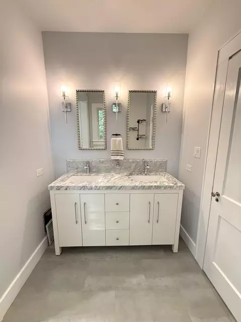 Bath - 323 Crescent Ave, Jackson, TN 38301 photo 1 of 4