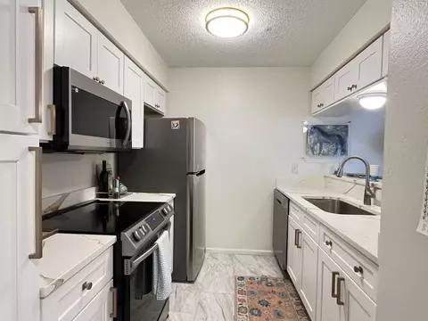 6681 Whispering Oak Pl #1, Memphis, TN 38120