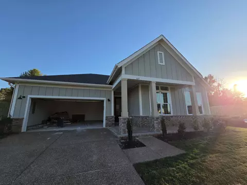 105 Live Oak Cv, Oakland, TN 38060
