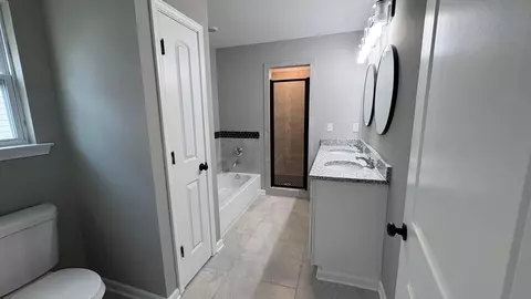 Bath - 994 Seattle Dr, Memphis, TN 38114 photo 2 of 3