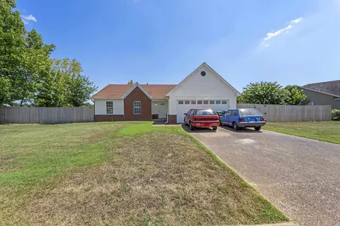 2498 Country Trail Dr, Memphis, TN 38133
