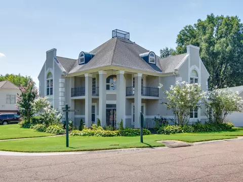 8813 Three Chimneys Dr E, Germantown, TN 38138