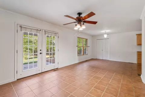 Living - 73 Mcwilliams Rd, Covington, TN 38019 photo 5 of 7