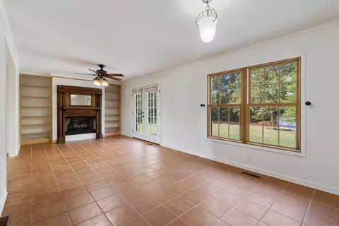 Living - 73 Mcwilliams Rd, Covington, TN 38019 photo 6 of 7