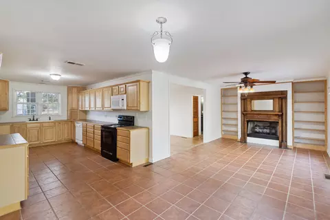 Living - 73 Mcwilliams Rd, Covington, TN 38019 photo 7 of 7