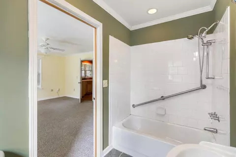 Bath - 73 Mcwilliams Rd, Covington, TN 38019 photo 2 of 4