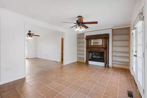 Living - 73 Mcwilliams Rd, Covington, TN 38019 photo 4 of 7