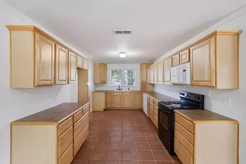 Kitchen - 73 Mcwilliams Rd, Covington, TN 38019 photo 1 of 2