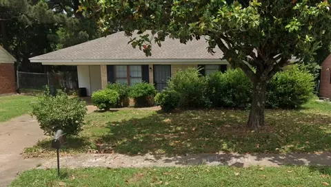 70 W Byfield Dr, Memphis, TN 38109