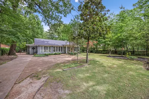 5068 Walnut Grove Rd, Memphis, TN 38117