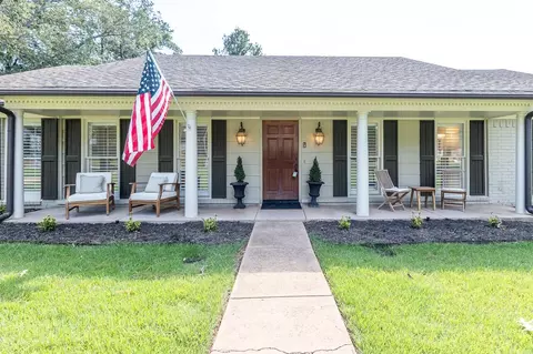 2446 Redbud Trail Dr, Germantown, TN 38139