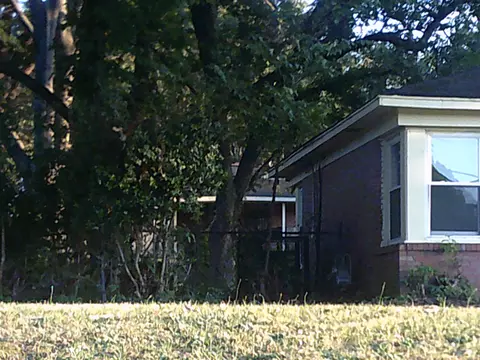 Exterior - 253 E Raines Rd, Memphis, TN 38109 photo 2 of 4