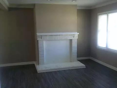 Living - 253 E Raines Rd, Memphis, TN 38109 photo 1 of 2