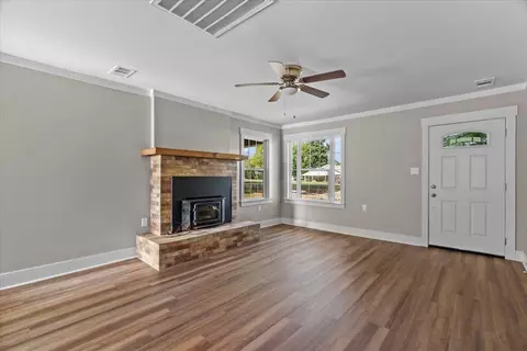 Living - 101 Sivil Cir, Covington, TN 38019 photo 2 of 6