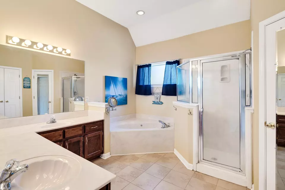 Bath - 402 Lillehammer Cv, Memphis, TN 38018 photo 1 of 3