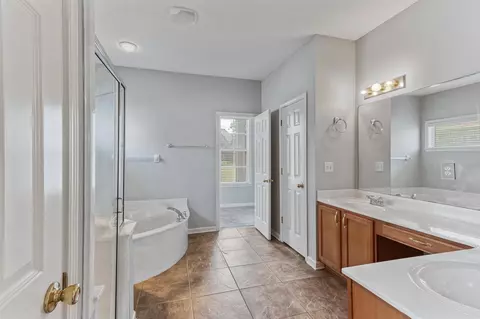 Bath - 7548 Easterly Ln, Memphis, TN 38125 photo 1 of 4