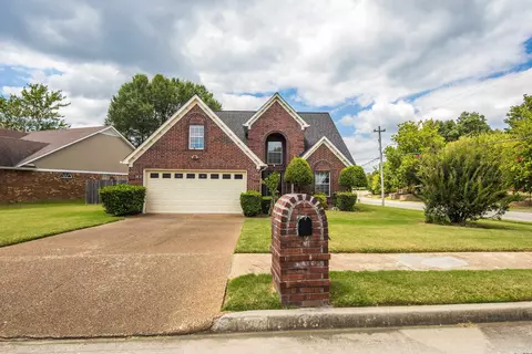 9130 Park Crest Dr, Cordova, TN 38016