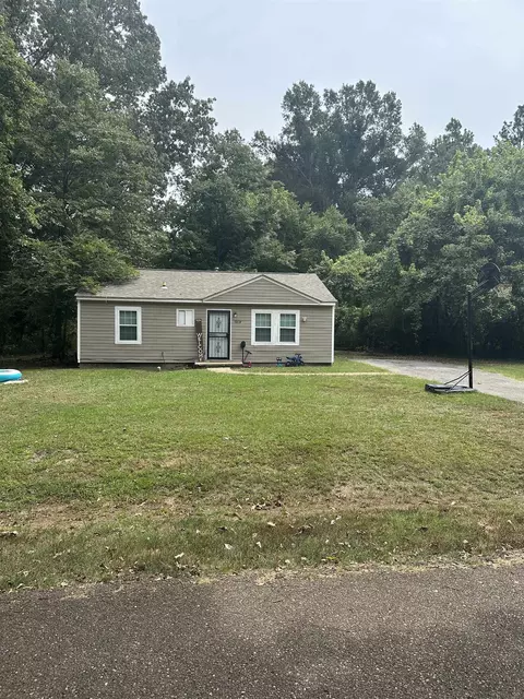 7814 Commodore Dr, Millington, TN 38053