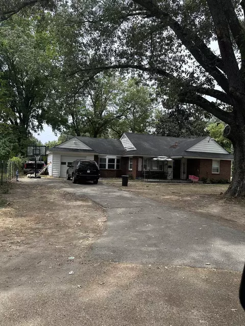 7825 Mahoney Dr, Millington, TN 38053