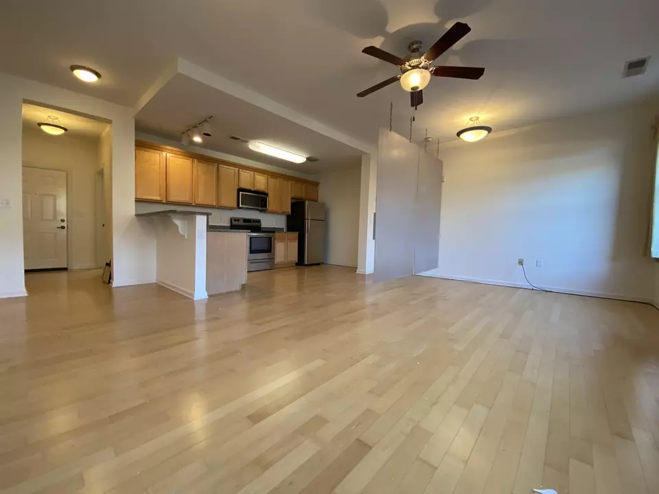 Living - 720 Litty Ct #102, Memphis, TN 38103 photo 2 of 3
