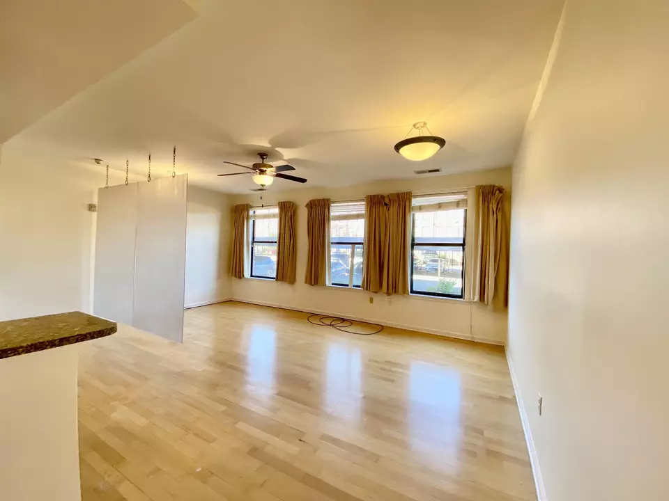 Living - 720 Litty Ct #102, Memphis, TN 38103 photo 1 of 3