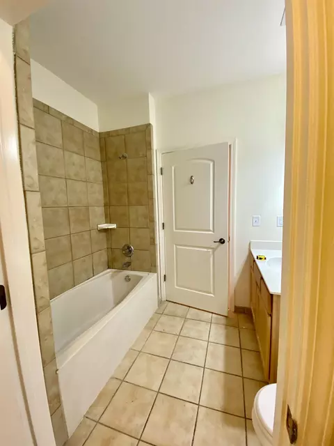 Bath - 720 Litty Ct #102, Memphis, TN 38103 photo 1 of 1