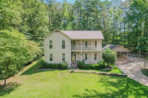 141 N Oakwood Dr, Selmer, TN 38375