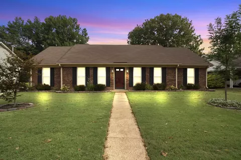 6352 Barwick Dr, Bartlett, TN 38134