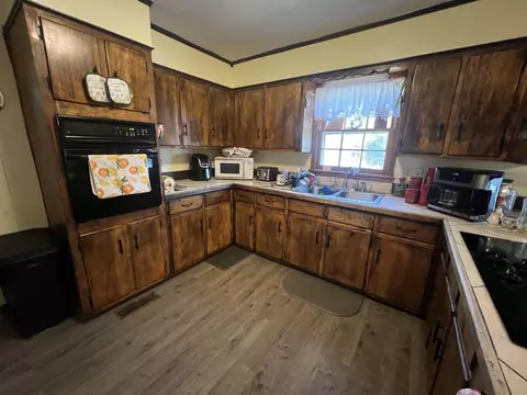 65 Walnut St, Savannah, TN 38372 photo 2