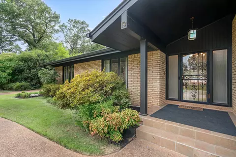 Exterior - 19 E Yates Rd S, Memphis, TN 38120 photo 3 of 7